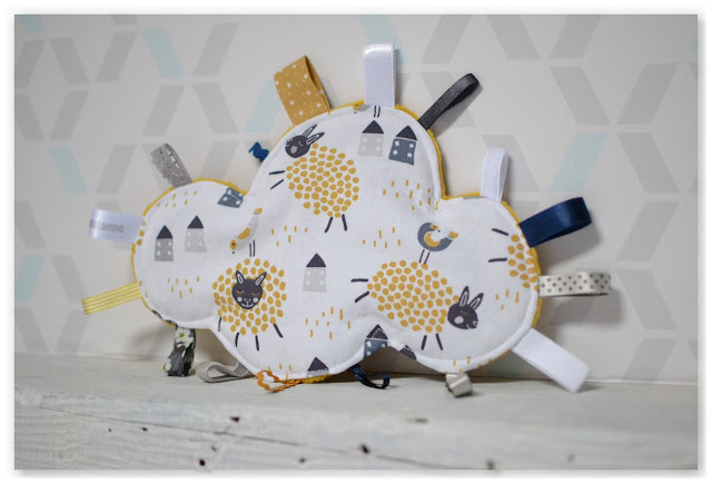 doudou étiquettes nuage blanc moutons maison oiseaux