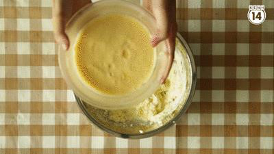 Banh xoai ngan lop: an ngon ma khong can lo, cung chang can kheo tay - Anh 10