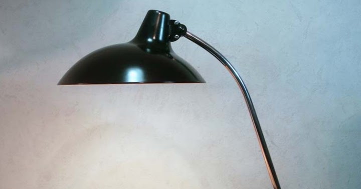 Lampe de bureau noire allemande MidCentury par Kaiser Idell, années