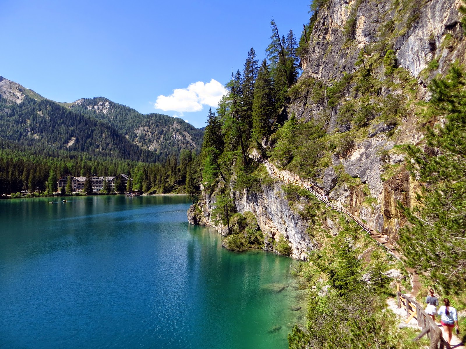 giro del lago di braies in val pusteria