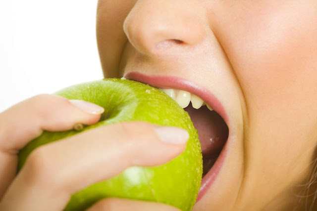 Los beneficios de comer manzana verde