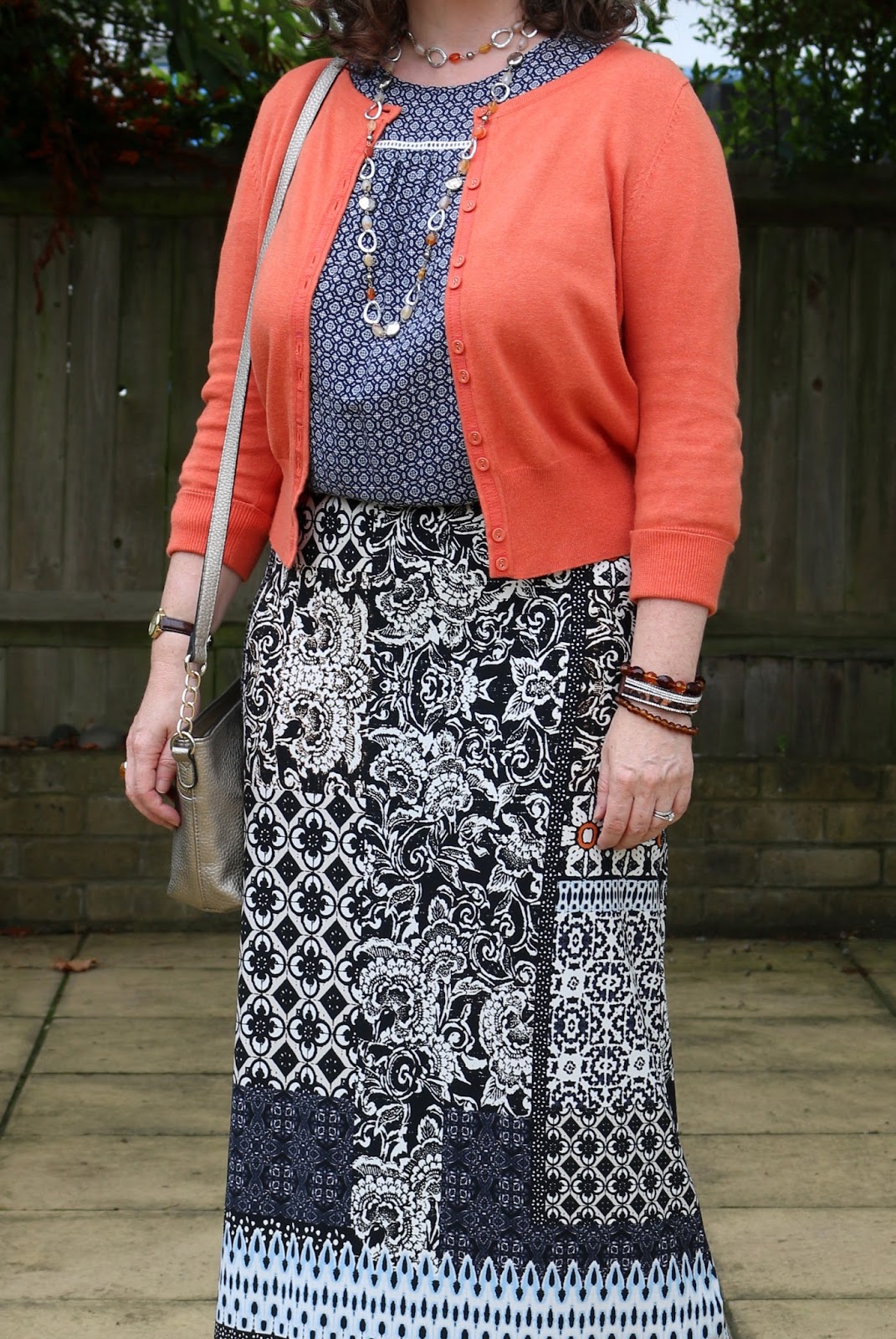 How to style your maxi skirt for Autumn, Pattern Mixing | Petite Silver Vixen
