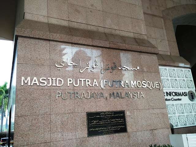 suasana Mesjid Putra Jaya Malaysia