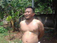 Pencuri Kota Amal Mushola Menangis Saat Dihajar Warga dan Diikat di Tiang Pencuri Kota Amal Mushola Menangis Saat Dihajar Warga dan Diikat di Tiang