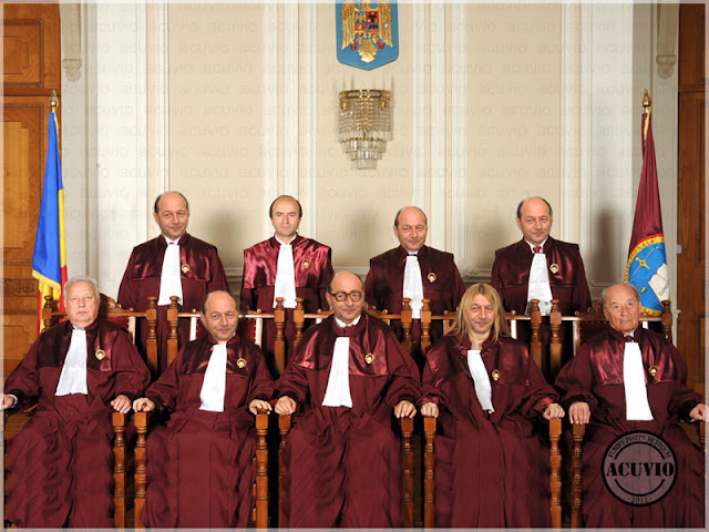 Funny photo Curtea Constituţională Referendum Traian Băsescu