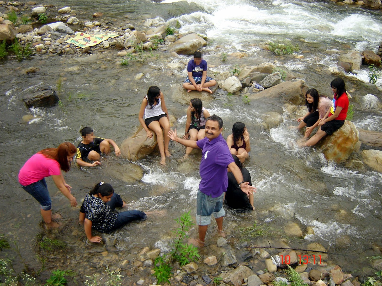 Indian Hot Tourist Girls Group Bathing In River Photos Beautiful Desi