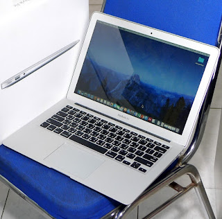 MacBook Air (13-inchi Core i5 Early 2015) Fullset