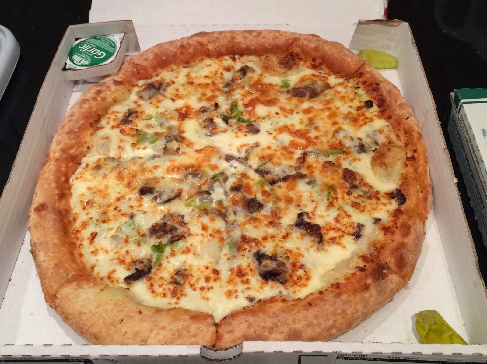 Papa John's Philly Cheesesteak Pizza / パパジョーンズのフィリー チーズステーキピザ ~ I'm ...