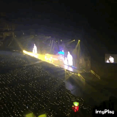 어제 도쿄돔에 뿌려진 빅뱅 금박지 종이.jpg | 인스티즈