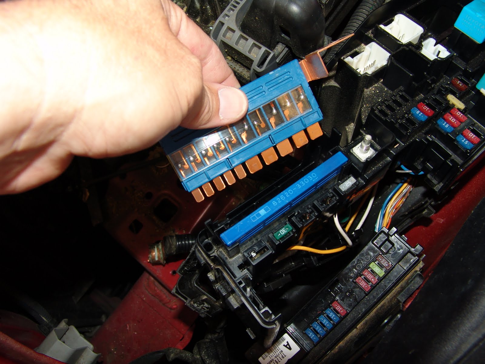 2009 Toyota Camry Changing The Multi Fuse Block
