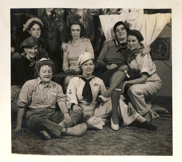 12 Interesting Vintage Snapshot Captured Students in Halloween Costumes