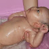 Hướng dẫn cách tắm cho trẻ sơ sinh tại nhà