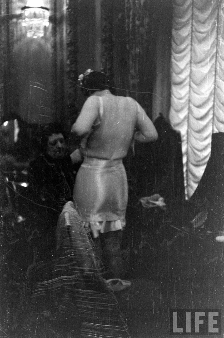 Candid Behind the Scenes Photos From a Lingerie Show in the 1940s