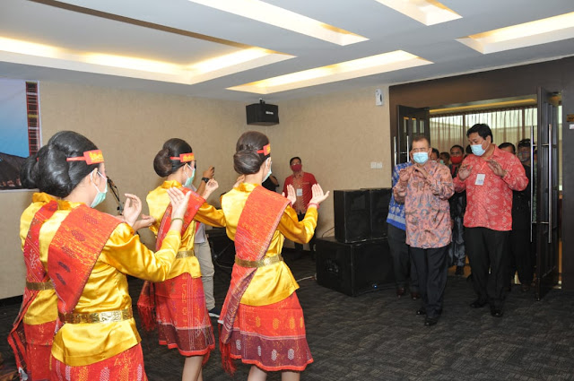 Nasrul Abit Bangga Organisasi Batak Berpartisipasi Membangun Sumbar.