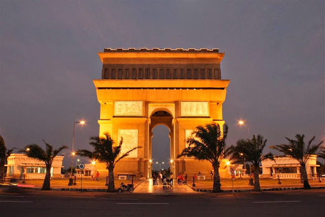 Monumen Simpang Lima Gumul Kediri