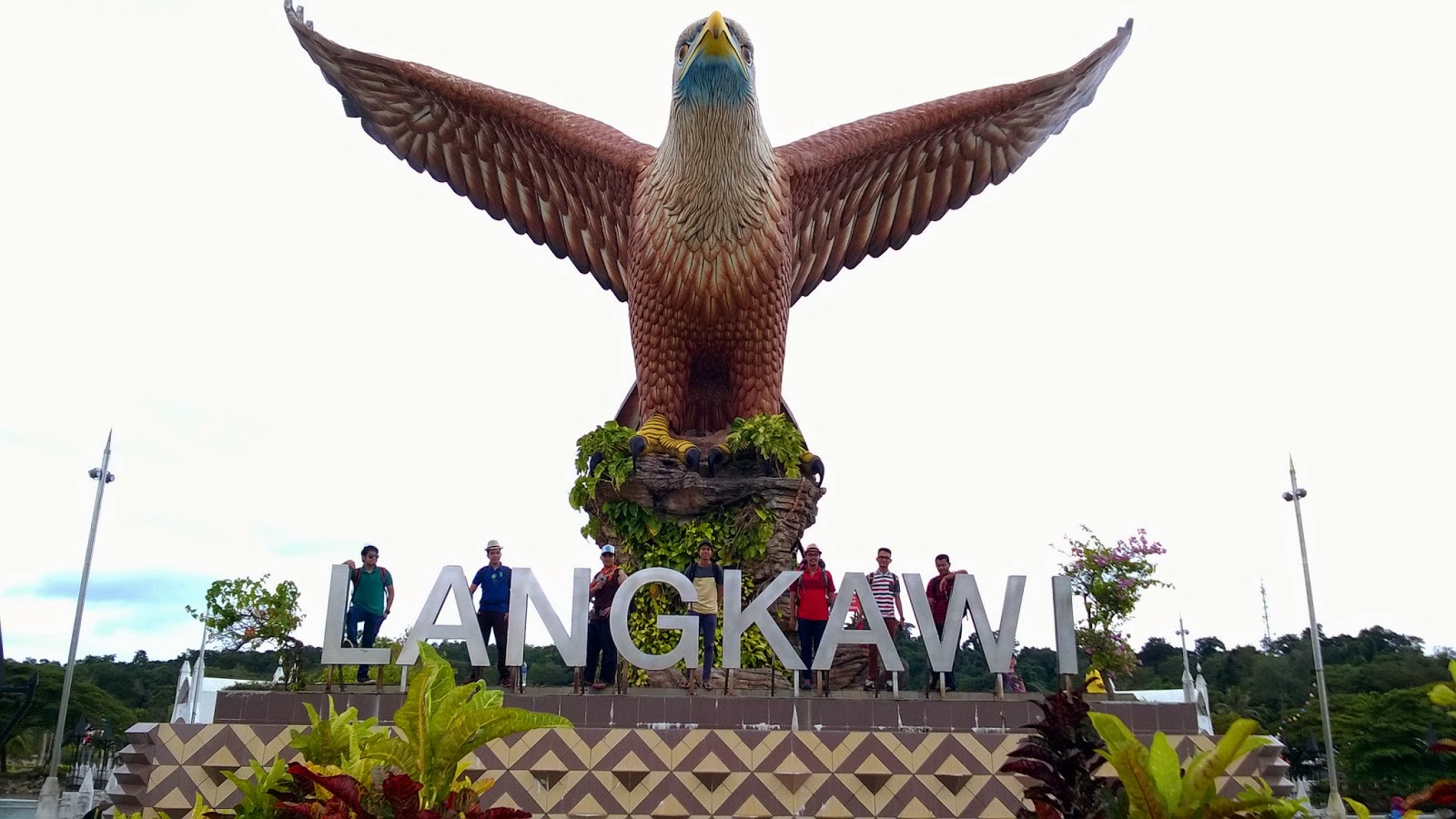 a trip to pulau langkawi My vacation to langkawi island with my family assalamualaikum the islands that available in langkawi island is like pulau kasut, gua buaya, gorilla island, lady island and a lot island that have in there. a trip to pulau langkawi My vacation to langkawi island with my family assalamualaikum the islands that available in langkawi island is like pulau kasut, gua buaya, gorilla island, lady island and a lot island that have in there.
