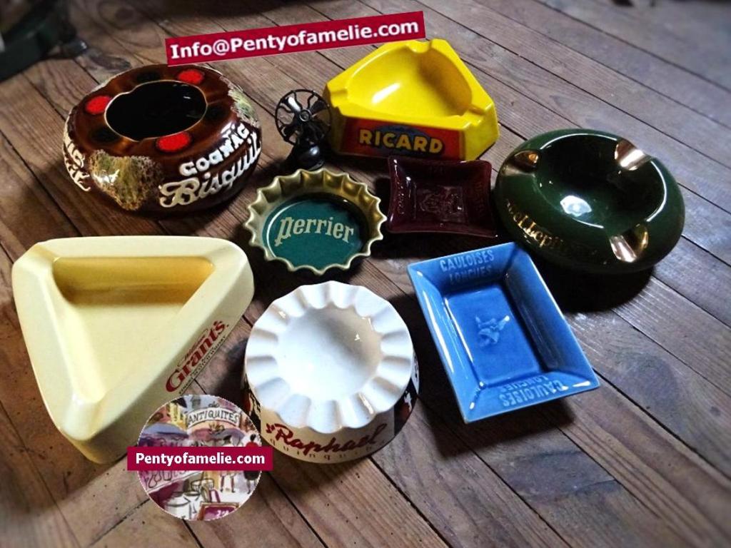 Collectable Ad Ashtray Set