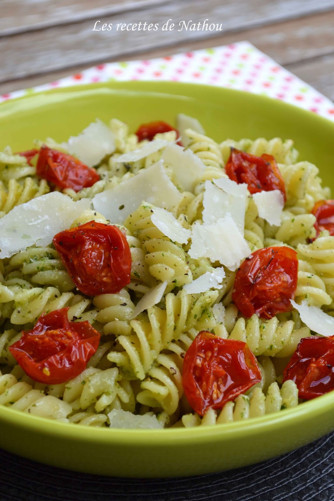 Ma cuisine au fil de mes idées... Pâtes spirelli au pesto de ciboulette basilic, tomates