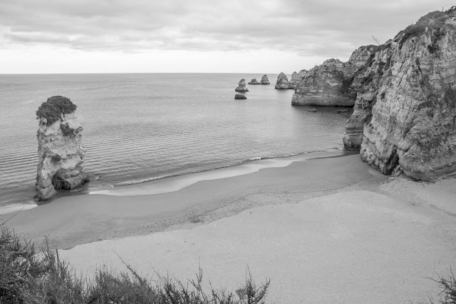 Praia Dona Ana Praia Dona Ana, no Algarve, em Portugal.