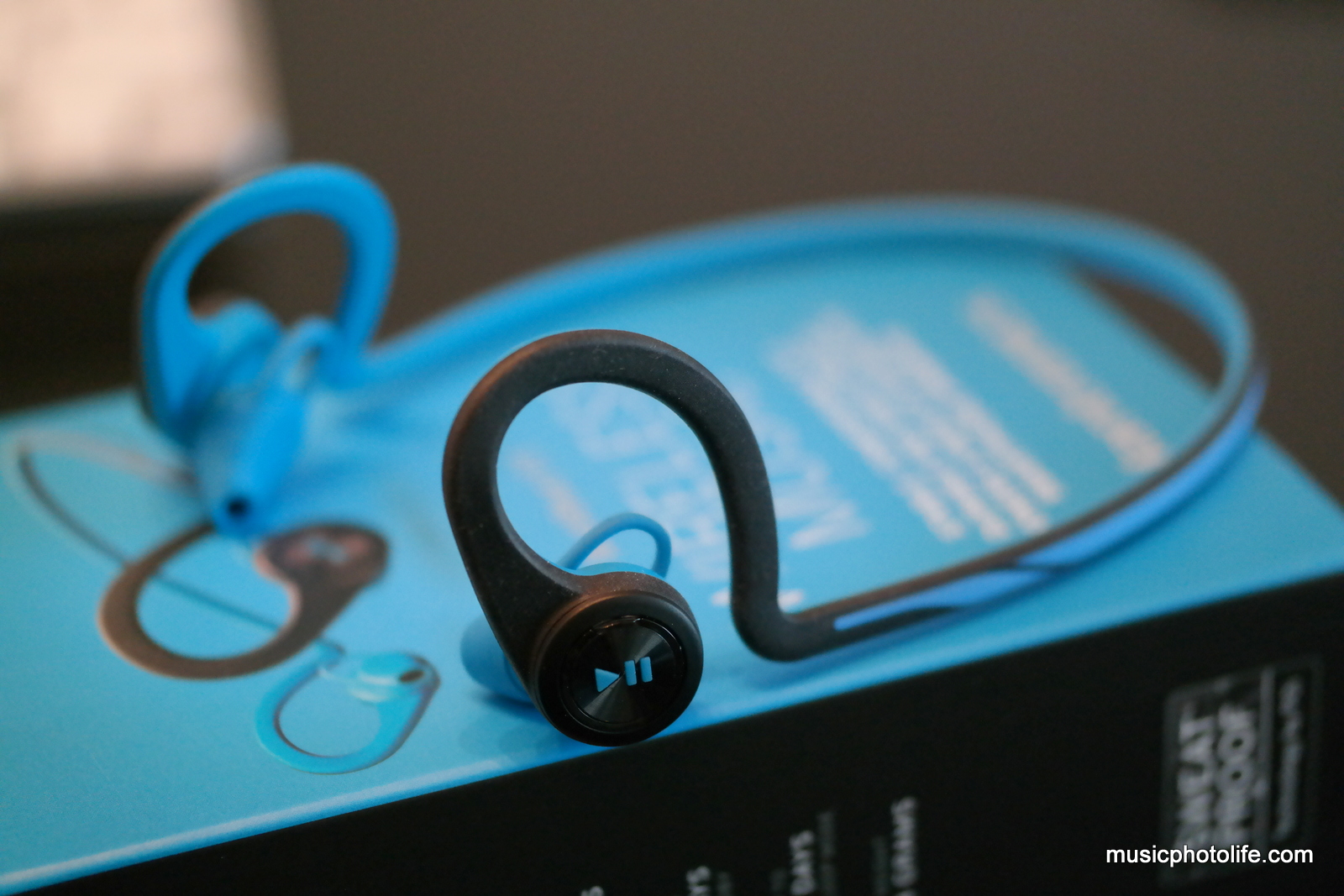 Music.Photo.Life.: Plantronics BackBeat FIT: Headset Review