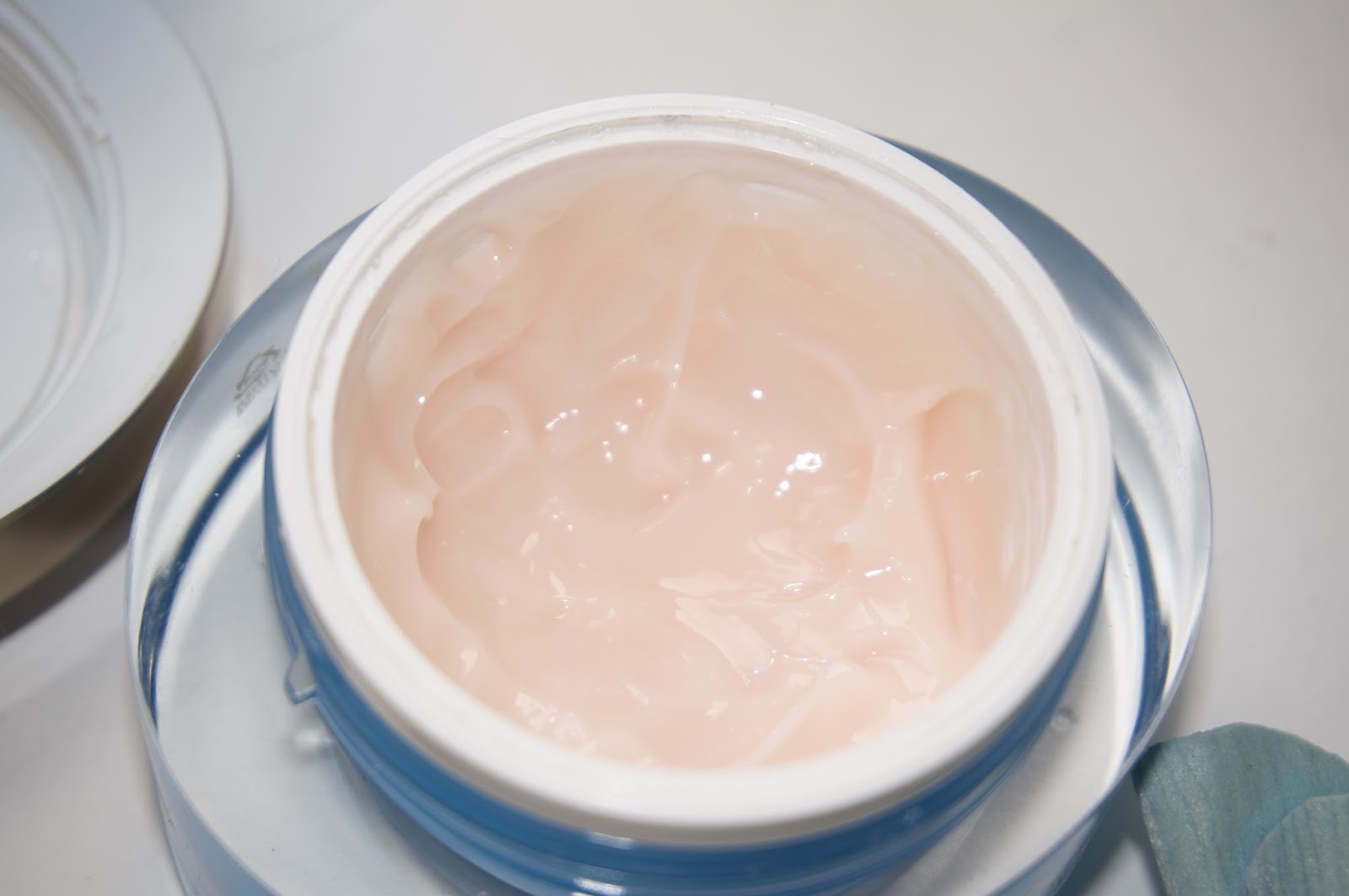 Как использовать увлажняющий крем. Steblanc Aqua Deep moist Cream. Крем увлажняющий круглый. Увлажняющий крем с барсучим. Кленовый крем увлажнение.