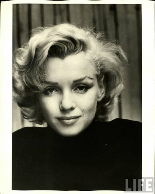 vintage everyday: Marilyn Monroe at home, 1953