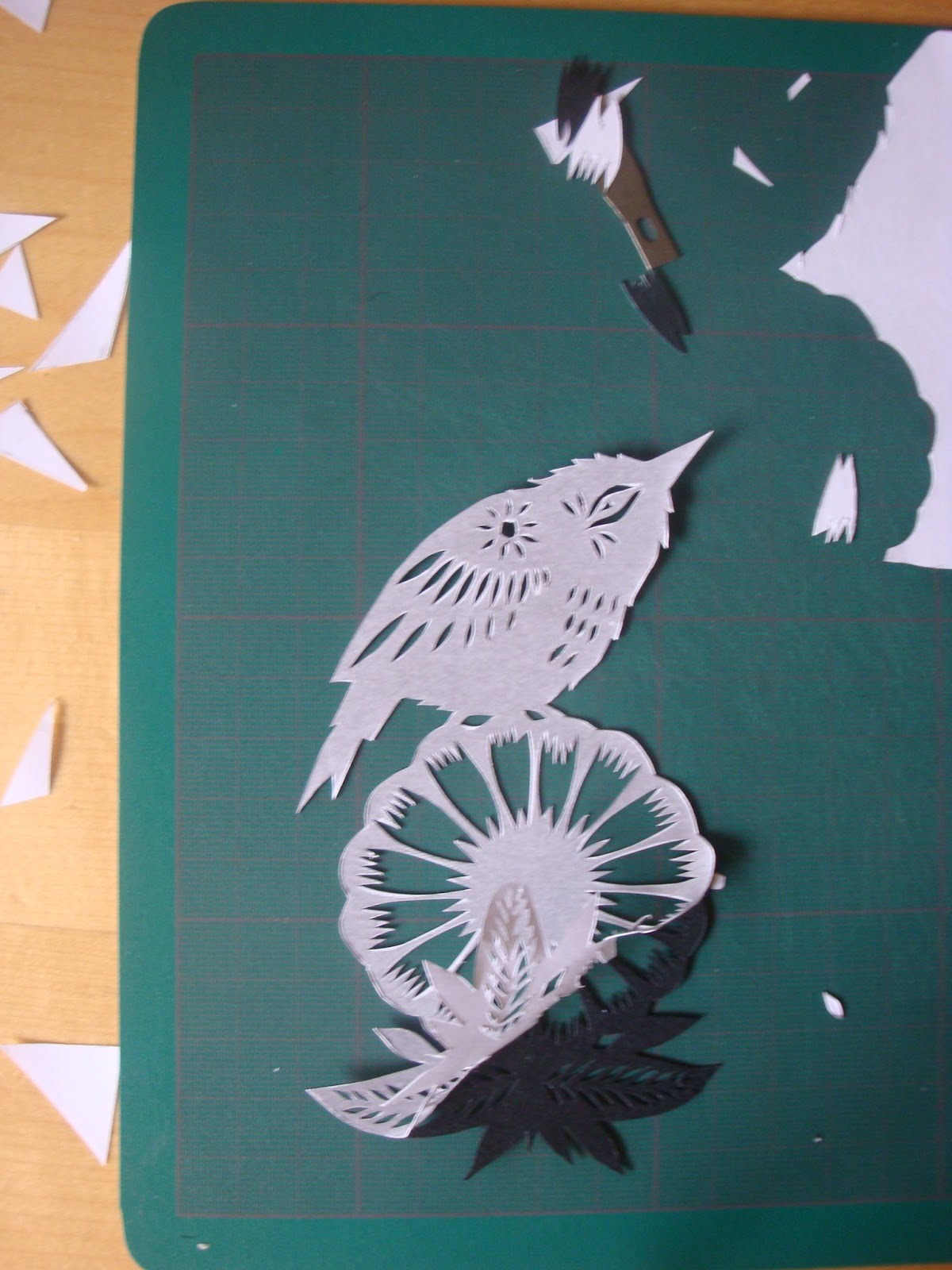 Bobine & rebelotte Cut paper art... Bird and flower