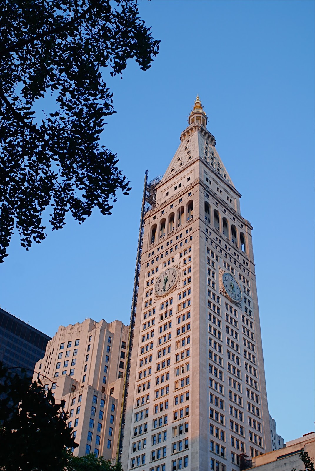 NYC ♥ NYC: The Metropolitan Life Insurance (MetLife) Tower and its Playful Sculptural ...