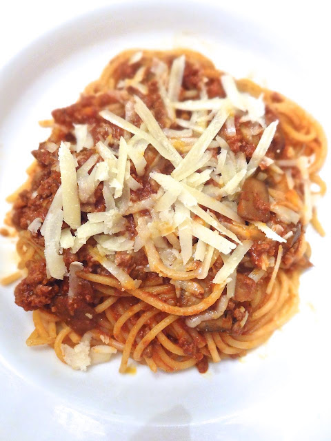 Scrumpdillyicious: Spaghetti Bolognese: The Ultimate Comfort Food
