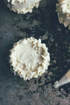 http://thevanillabeanblog.com/2014/02/chocolate-mini-cakes-with-hazelnut-buttercream.html