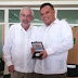Rector de la UNAM entrega medalla a Rolando Zapata Bello