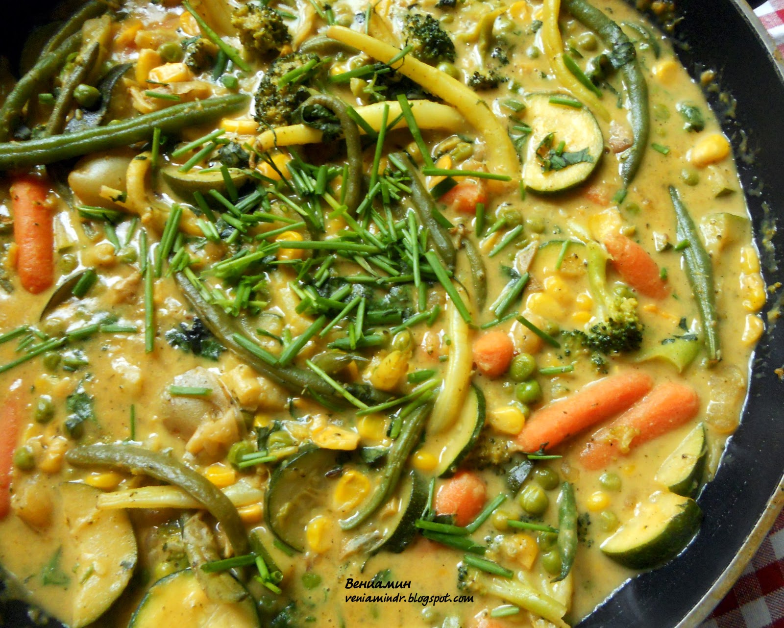 тыквенное карри. индейка в кокосовом молоке с карри. овощное рагу сабджи. овощи с кокосовым молоком. карри из курицы с кокосовым молоком.