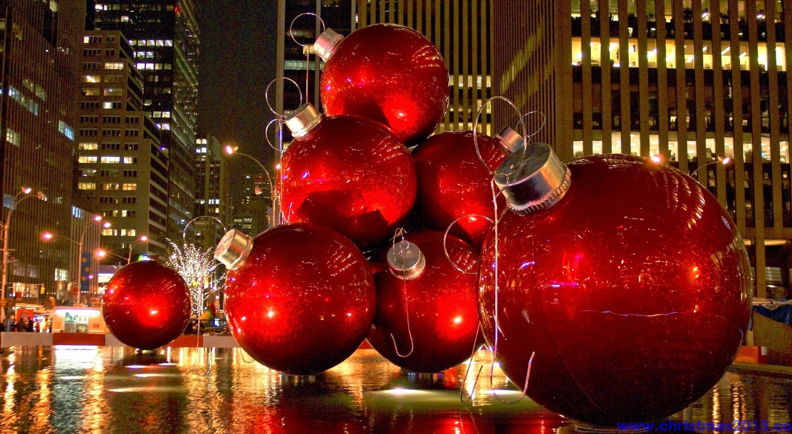 Huge-Christmas-Balls_FullHDWpp.com_