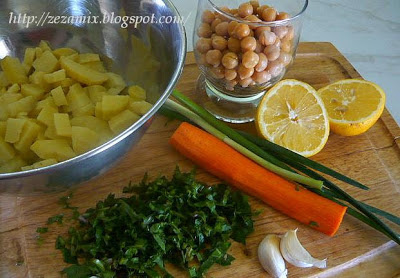 Quick salad of chickpeas, corn and variations