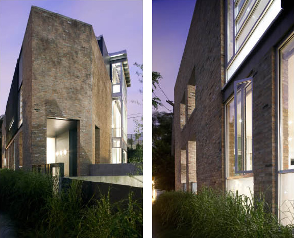 Plan Triangular de Casa en Forma de Atrio de Tres Pisos.