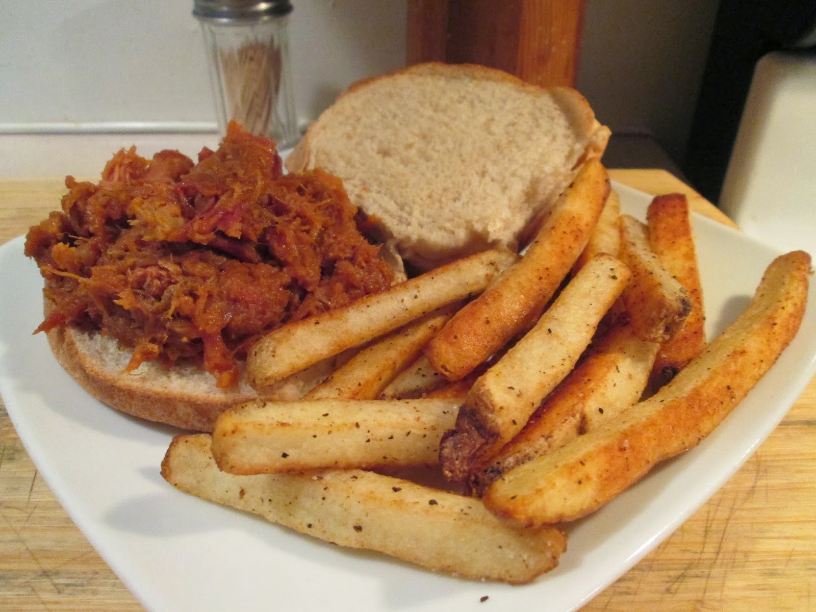 Diab2Cook Montgomery Inn Pulled Pork BBQ Sandwich w/ Baked Fries