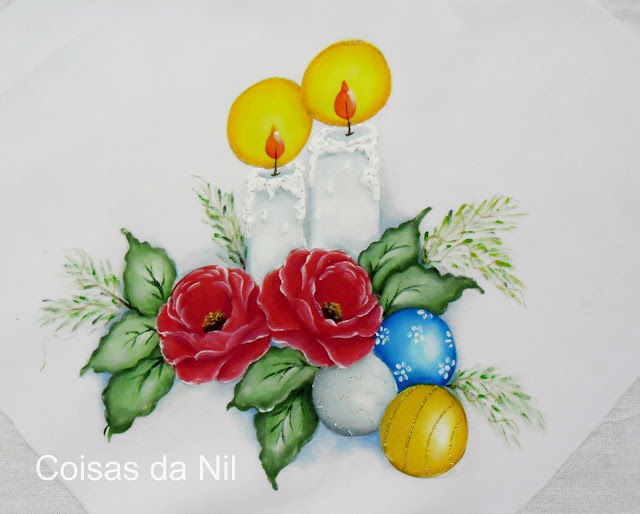 "pintura de natal com velas, rosas vermelhas e bolas coloridas"
