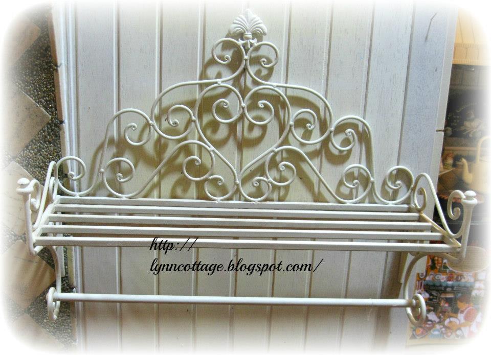 lynn's cottage IRON WALL RACK/HANGER............