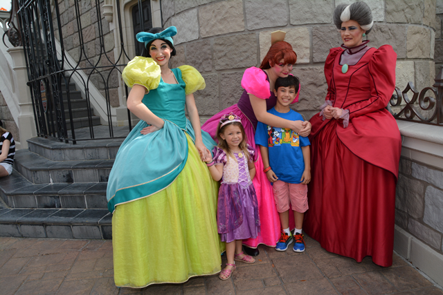 Disney - Onde encontrar as Princesas - Anastasia e Drizella