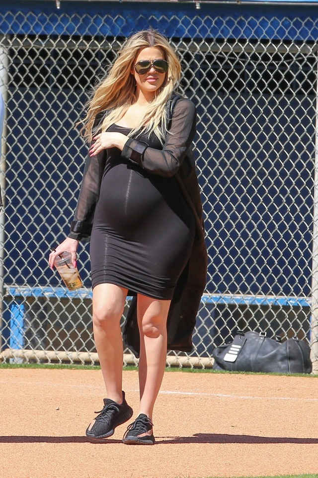 Pregnant Khloe Kardashian Enjoys Family Baseball Day With Sisters Kim ...
