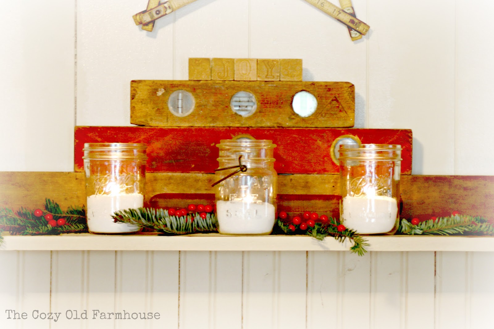 The Cozy Old "Farmhouse": A Farmhouse Christmas "Mantel"