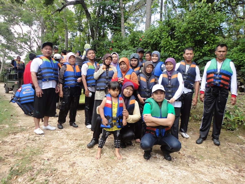 "Tadabbur Alam"  Keluarga Besar Guru dan karyawan SMK MUHIBAH