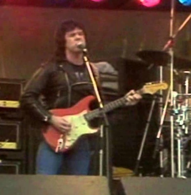 HQ-FLAC Gary Moore - Over The Hills And Far Away - YouTube