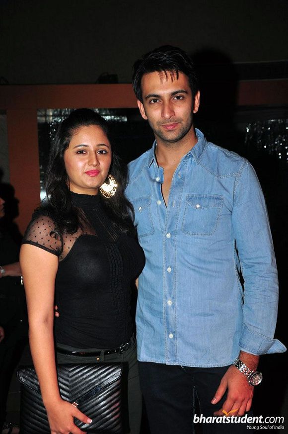 HOT SEXY Rashami Desai and Nandish Sandhu CLEAVAGE HOT SEXY Rashami Desai and Nandish Sandhu CLEAVAGE