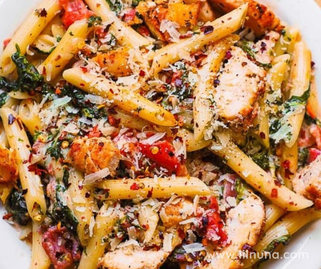 CHICKEN PASTA WITH BACON, SPINACH AND TOMATO GARLIC SAUCE