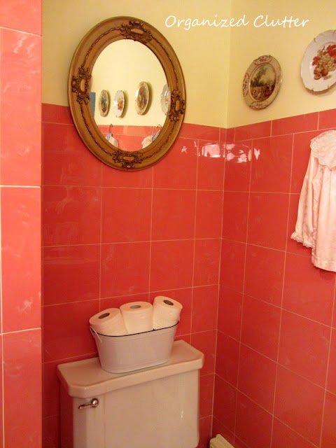 Vintage Decor in a Vintage Bathroom
