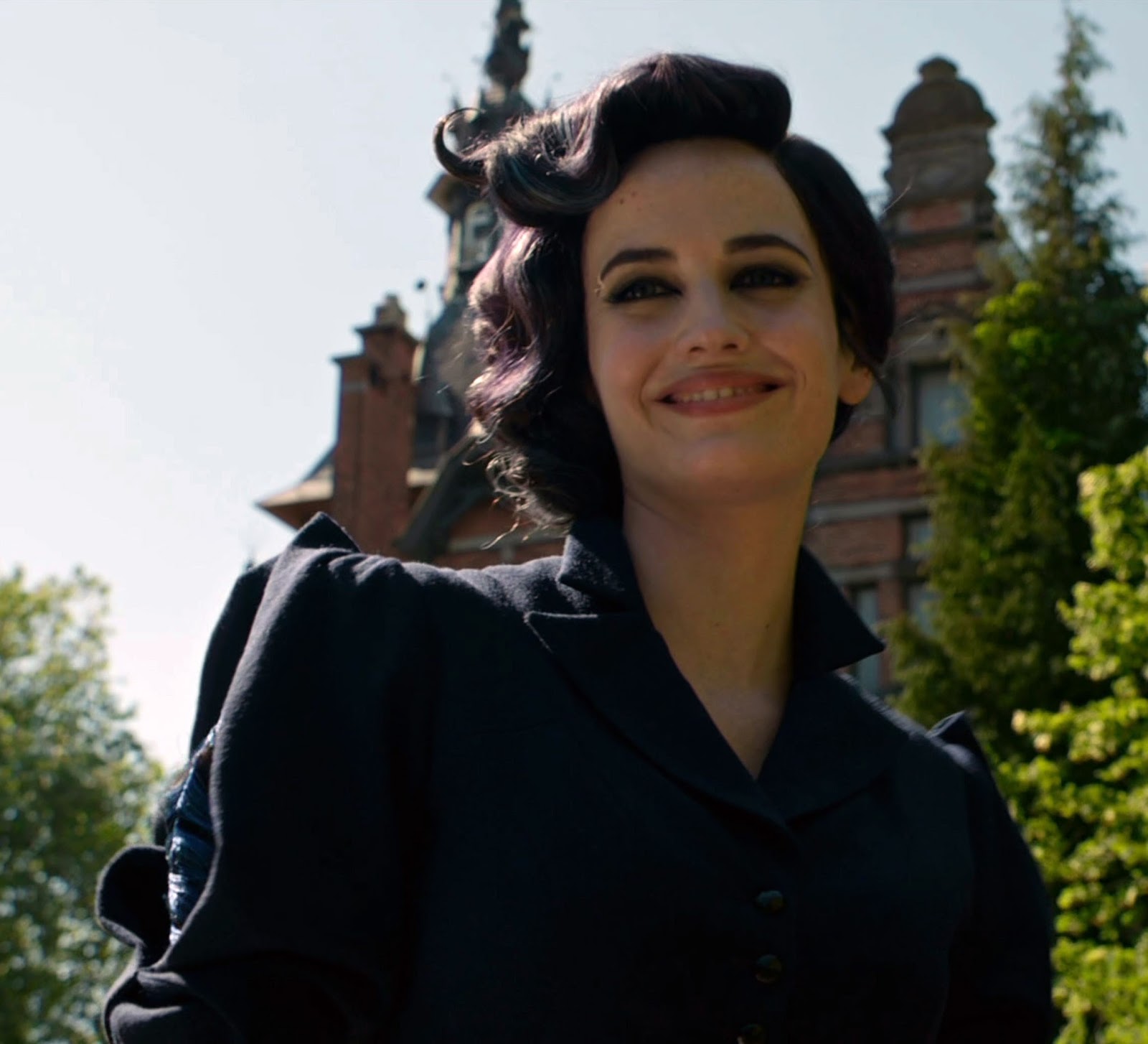 Miss Peregrine's Home for Peculiar Children | MOSTBEAUTIFULGIRLSCAPS