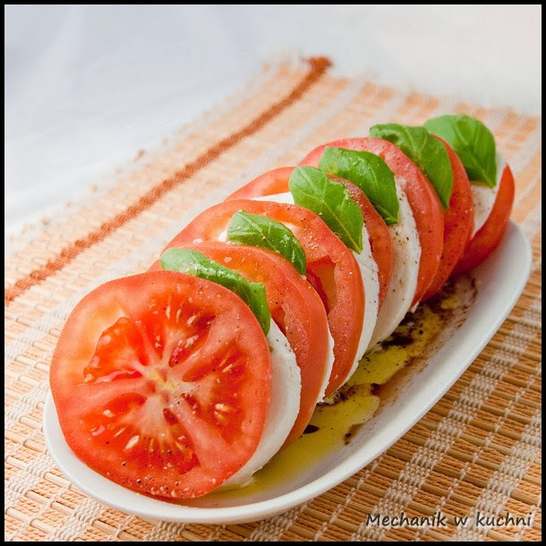 Caprese - pomidor bazylia mozzarella mechanik w kuchni