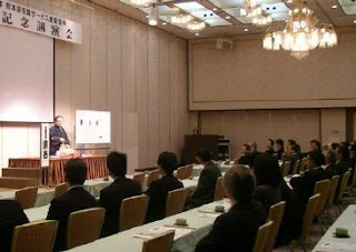 講演会講師・三遊亭楽春のカスタマーサービス講演会の風景。 講演会講師・三遊亭楽春のカスタマーサービス講演会の風景。