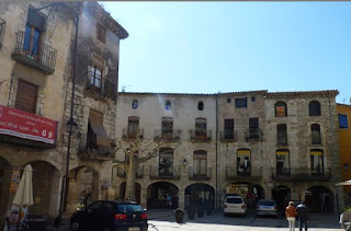 Besalú, Plaza de la Llibertat. Besalú, Plaza de la Llibertat.